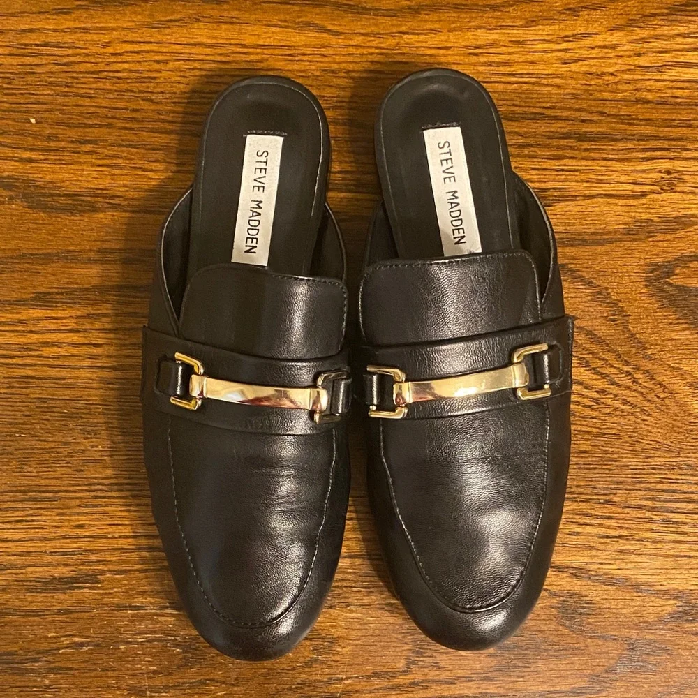 Steve Madden Black Slip-On Shoes with Gold Detail - Picture 9 of 9